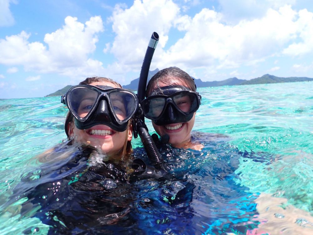 WiseOceans Marine Educator Louise and Science Advisor Georgina - French Polynesia